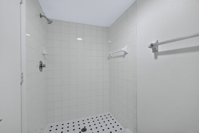 Building Photo - 1536 SE Royal Green Cir