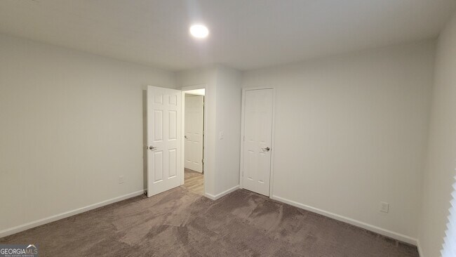 Building Photo - 3206 Diamond Blf