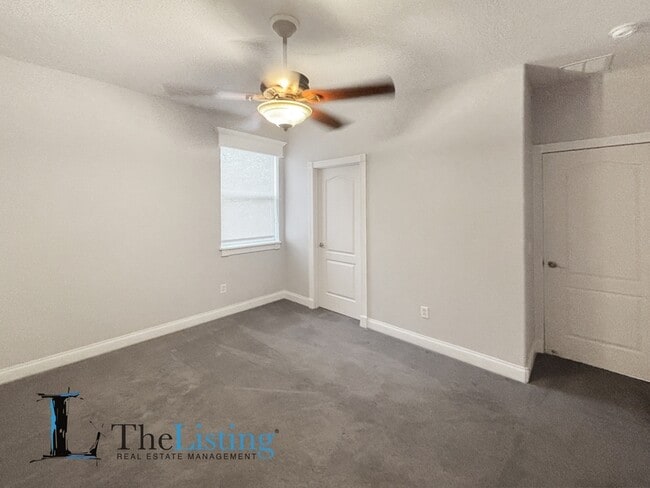 Building Photo - 827 Meridale Ave