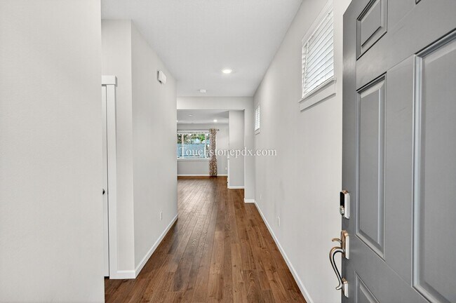 Building Photo - Modern 3BD | 2.5 BA Happy Valley Home On Corner Lot!