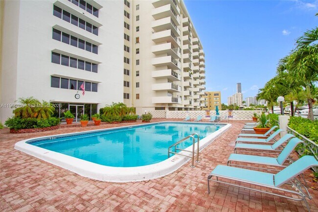 Building Photo - 401 Golden Isles Dr