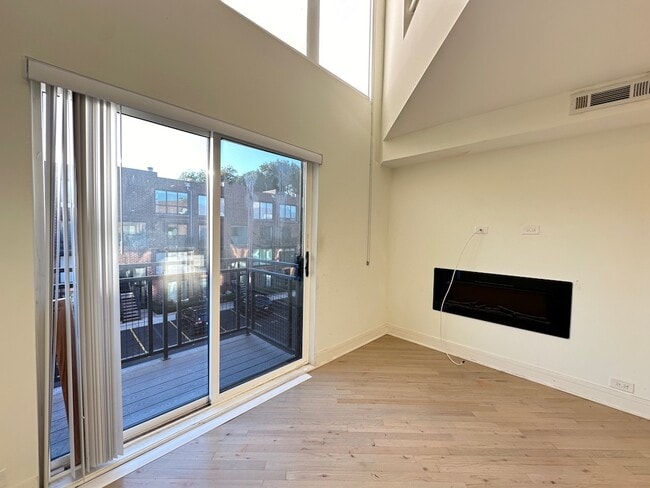 Building Photo - 949 W Grace St