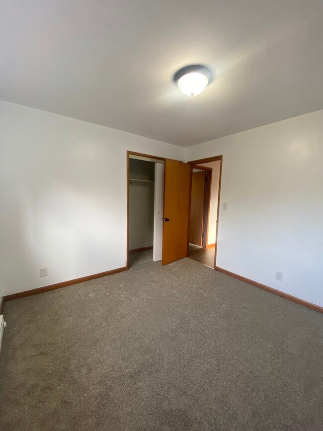 Building Photo - 1272 Ruge St NW