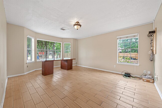 Building Photo - 30207 E Geneva Dr