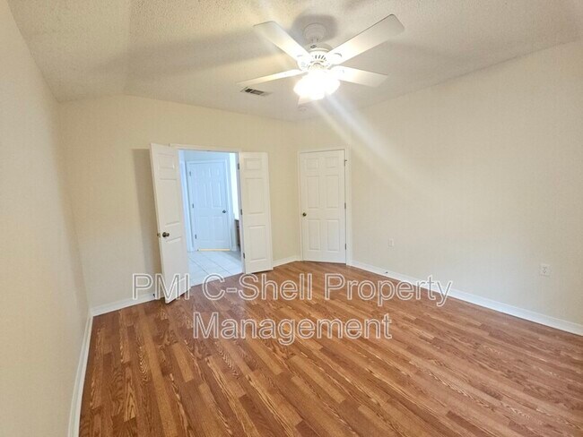 Building Photo - 117 Wildflower Ln