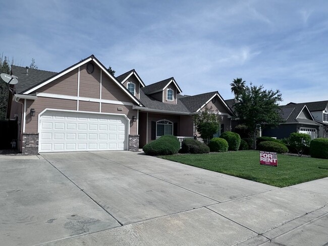 Building Photo - NW Visalia home coming soon!