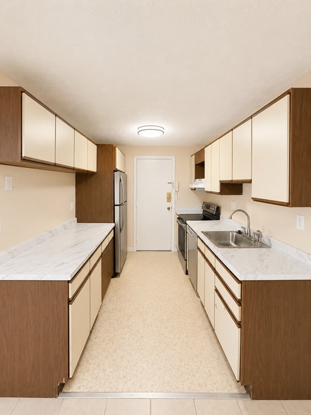 Building Photo - 1196 Middle Tpke W