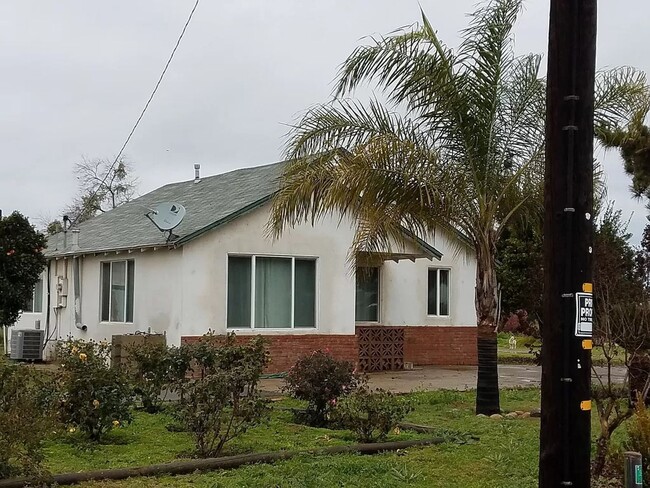 Building Photo - Country Home For Rent!