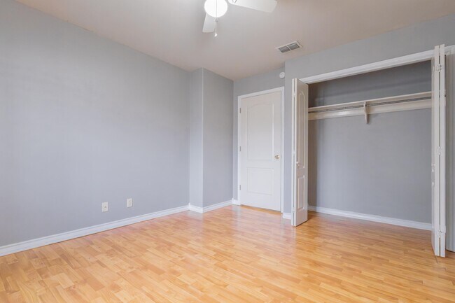 Building Photo - 312 Cambridge Loop