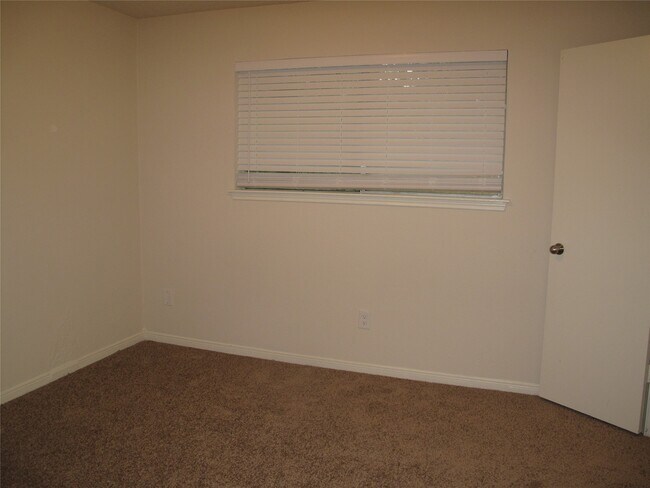 Building Photo - 6906 Sandy Knolls Dr
