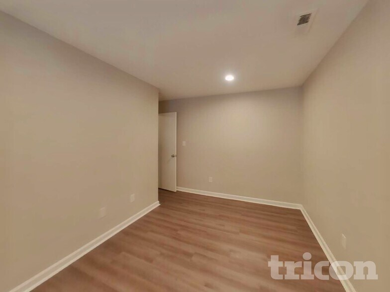 Building Photo - 12298 Wolf Run Rd