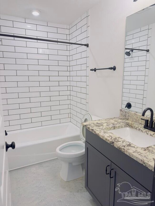 Building Photo - 6408 Sarasota St