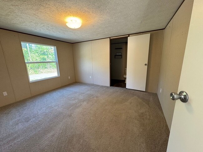 Building Photo - 2 Bedroom 2 Bathroom Mobile Home