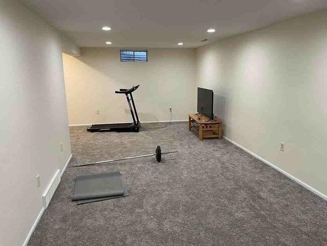 Building Photo - 7618 Westchester Dr