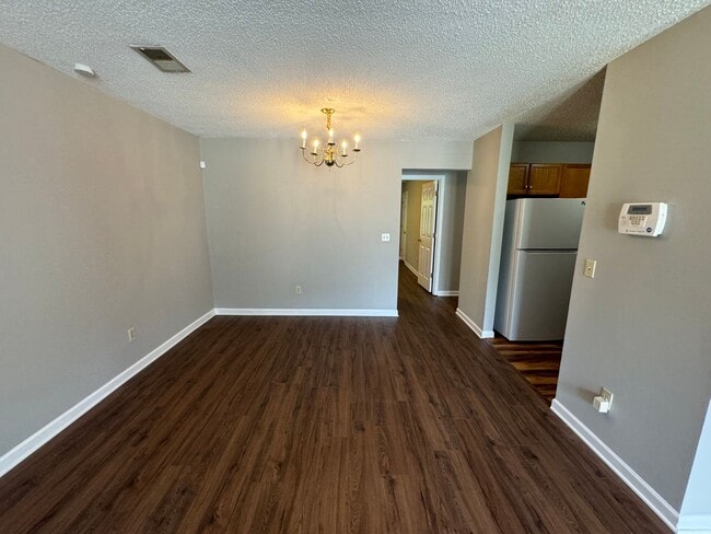 Building Photo - 10A Woodcreek Way SW