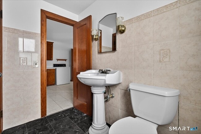 Building Photo - 253 Olivia St