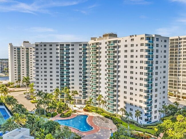 Building Photo - 3001 S Ocean Dr