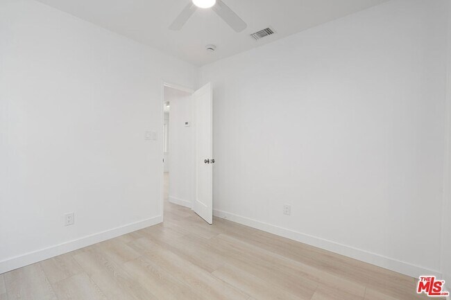 Building Photo - 4622 Norwich Ave