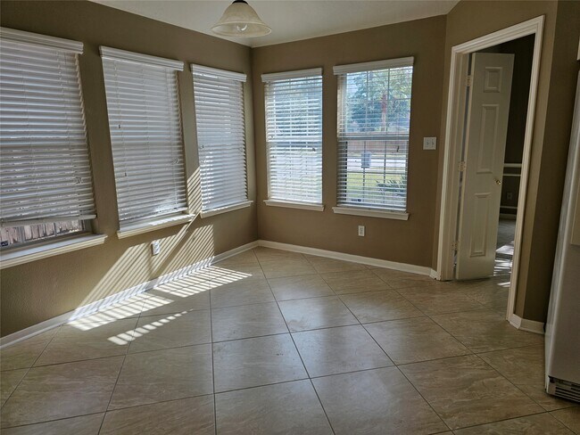 Building Photo - 27182 Kings Manor Dr S