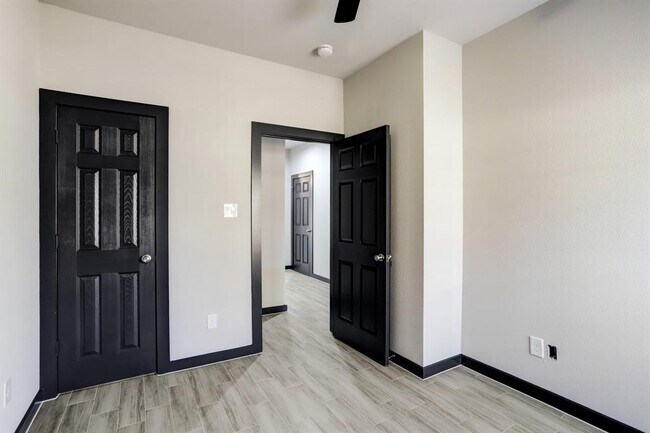 Building Photo - 4907 Cruse Rd