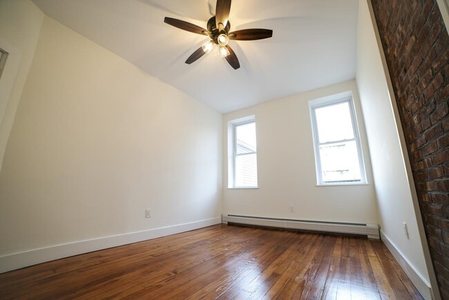 Building Photo - 206 48th St