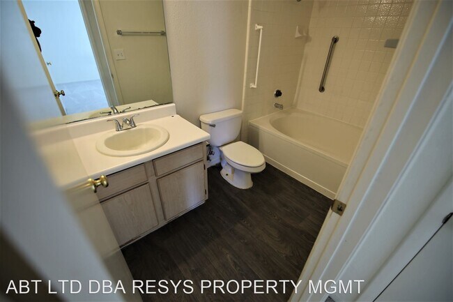 Building Photo - 1 br, 1 bath House - 5171 LINDELL ROAD #208