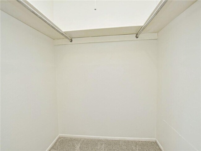 Building Photo - 2425 Ashdale Dr