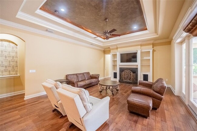 Building Photo - 6658 Cres Woods Cir