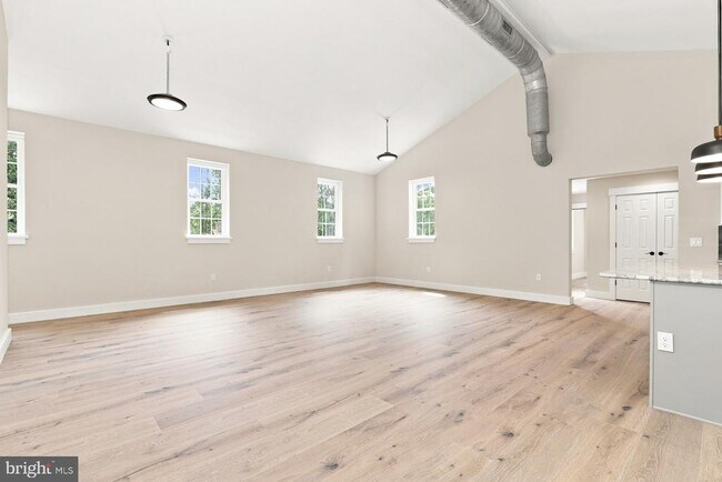 Building Photo - 5567 Pennell Rd