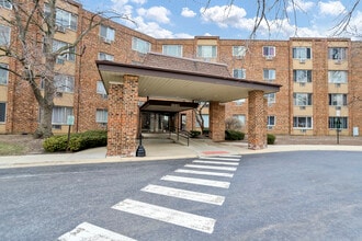 Building Photo - 1880 Bonnie Ln