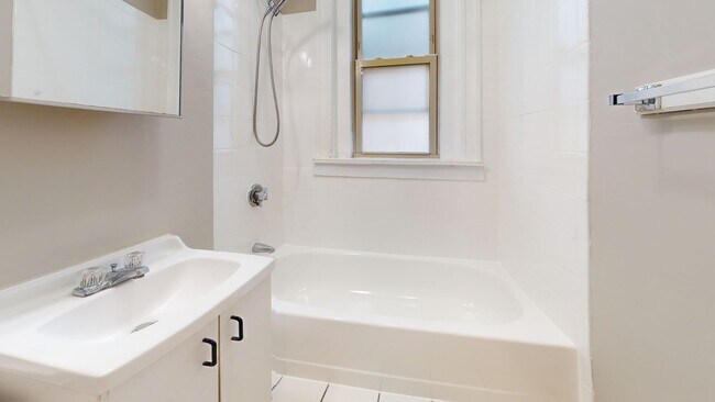 Building Photo - Brighton 1BR | Heat & Hot Water Included | Great Commonwealth Avenue Location