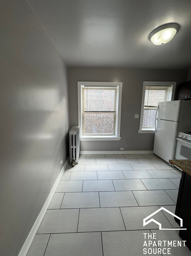 Building Photo - 4027 W Melrose St