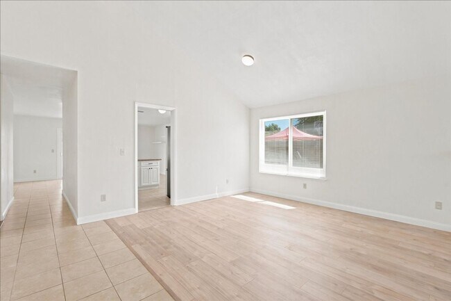 Building Photo - 1379 San Juan Rd