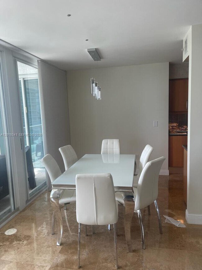 Building Photo - 16500 Collins Ave