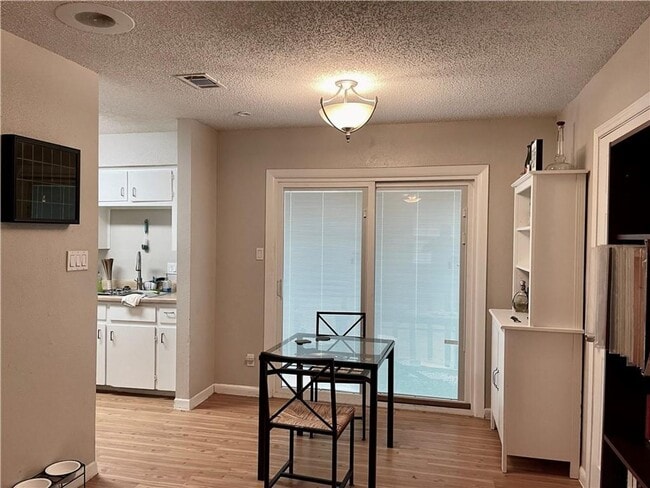 Building Photo - Duplex Blocks from Downtown and Town Lake