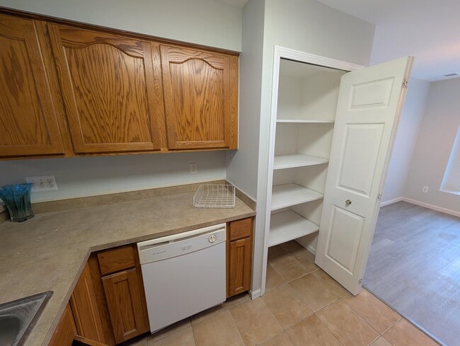 Building Photo - 41034 Rose Ln