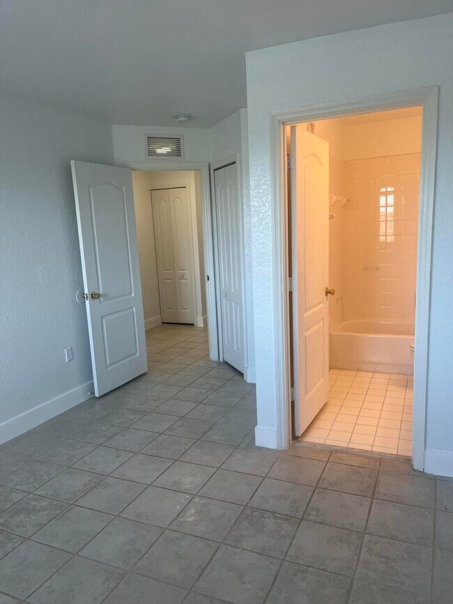 Building Photo - 2137 Shoma Dr