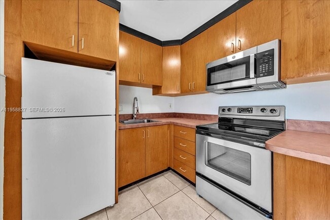 Building Photo - 707 S 19th Ave