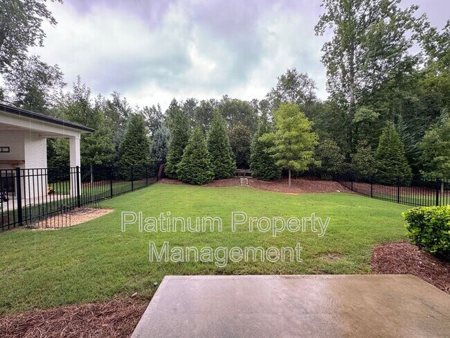 Building Photo - 705 Fieldcrest Park Ln