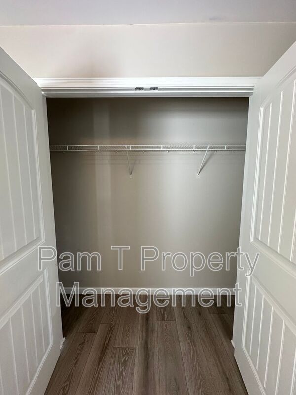 Building Photo - 131 Wall St