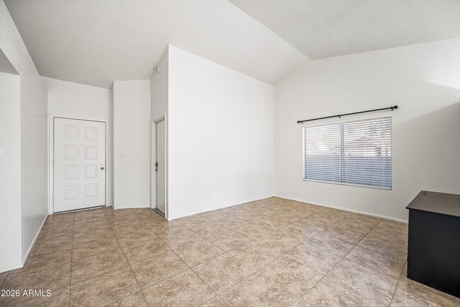 Building Photo - 2943 E Irwin Ave