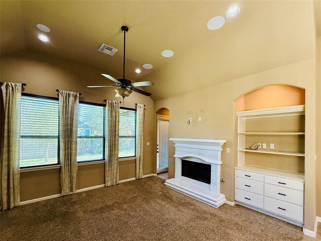 Building Photo - 2404 Sweetwater Ln