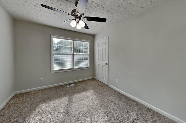 Building Photo - 123 Burton Dr