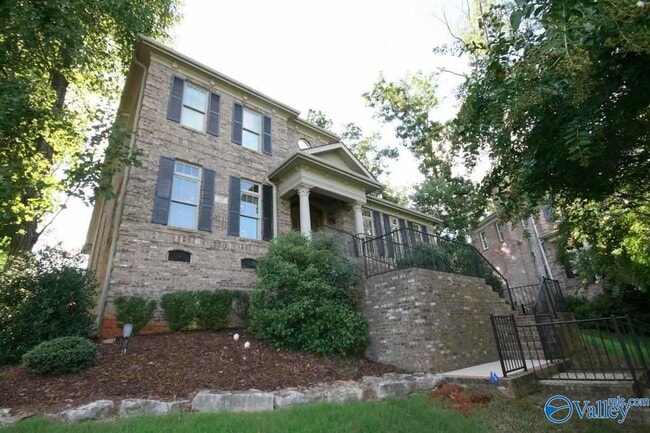 Primary Photo - 27 Carriage Hill