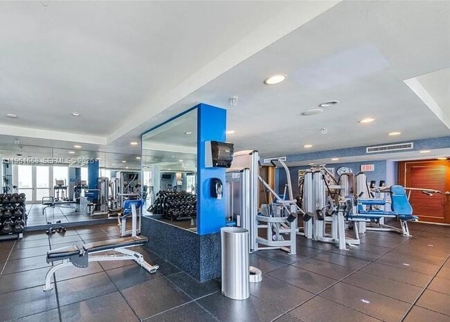 Building Photo - 7910 Harbor Island Dr