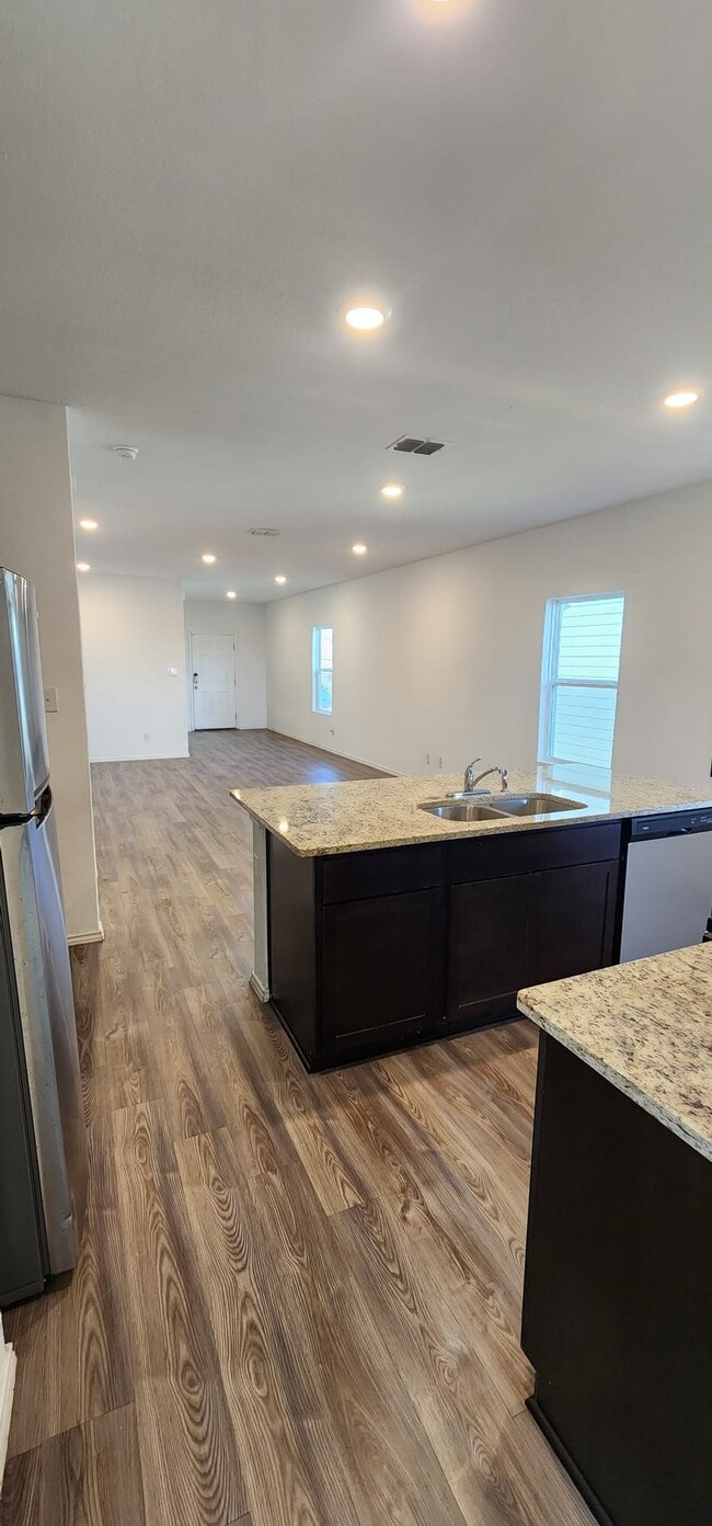 Building Photo - 4150 Admirals Bnd