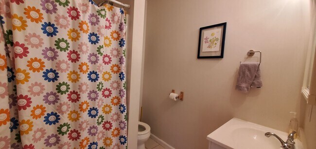 Building Photo - Pre-Leasing Winter and Spring Furnished Rental
