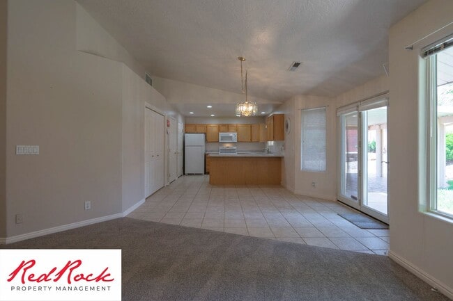 Building Photo - 3 Bed 2 Bath Home in Ivins with Views of Red Mountain