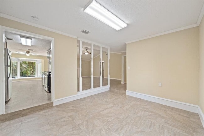 Building Photo - 5123 Shady Oaks Ln