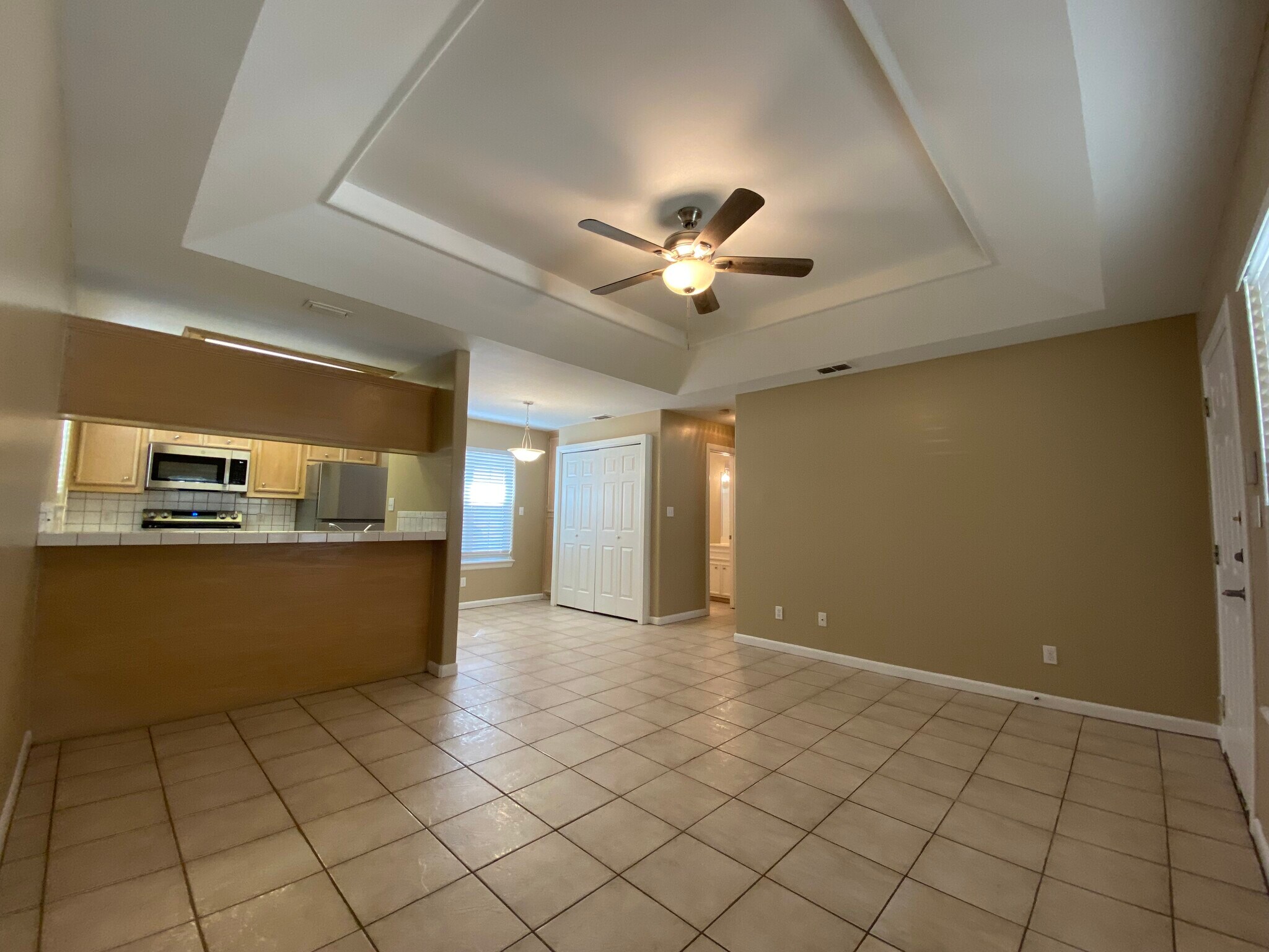 Building Photo - 1209 Swallow Ave